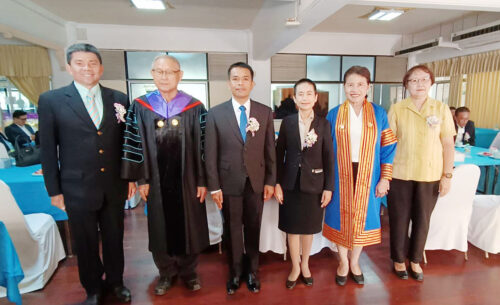 ร่วมเป็นเกียรติในพิธีประสาทปริญญาบัตร สถาบันการเรียนรู้เพื่อปวงชน