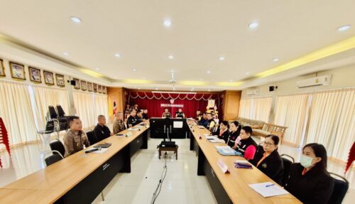 ร่วมประชุมกำชับการปฏิบัติตามกฎหมาย ว่าด้วยคนเข้าเมืองเพื่อแก้ไขปัญหาอาชญากรรม ที่เป็นนโยบายเร่งด่วนของรัฐบาลและตำรวจ