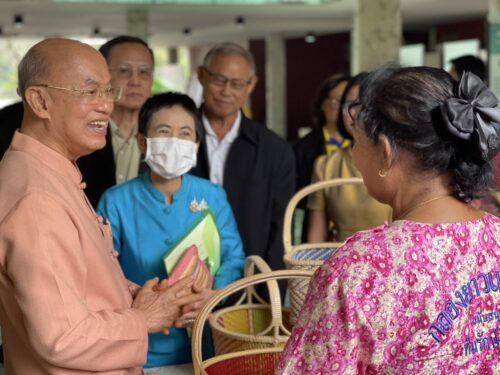 ร่วมพิธีเปิดโครงการ “ชุมชนดีพอ” และรับฟังปาฐกถาพิเศษ เรื่อง “ความหมายของปรัชญาเศรษฐกิจพอเพียง”