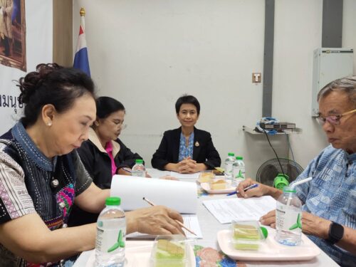 จัดประชุมคณะกรรมการพิจารณาคัดเลือกอาสาสมัครดีเด่น และองค์การที่มีกิจกรรมทางสังคมดีเด่น จังหวัดสมุทรสงคราม ครั้งที่ 1/2558