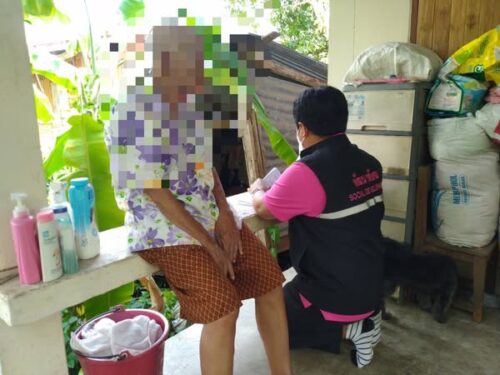ลงพื้นที่เยี่ยมบ้านครอบครัวอุปถัมภ์ผู้สูงอายุ รายใหม่ ทดแทนรายเดิมที่สิ้นสุดลง เนื่องจากผู้สูงอายุเสียชีวิต