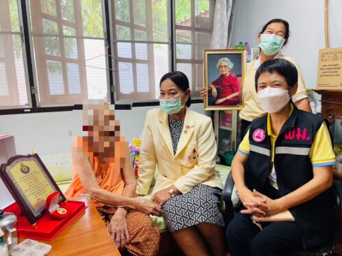 ลงพื้นที่เยี่ยมผู้สูงอายุ มอบโล่และเข็มเกียรติคุณ จากสมาคมสภาผู้สูงอายุแห่งประเทศไทย ในพระราชูปถัมภ์สมเด็จพระศรีนครินทราบรมราชชนนี