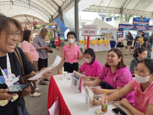พัฒนาสังคมและความมั่นคงของมนุษย์จังหวัดสมุทรสงคราม นำทีมเจ้าหน้าที่สำนักงานฯ ปฏิบัติหน้าที่ประจำร้านมัจฉากาชาด ในงานสืบสานประเพณีวัฒนธรรมลุ่มน้ำแม่กลองของดีเมืองสามน้ำและงานกาชาดจังหวัดสมุทรสงคราม ประจำปี 2568