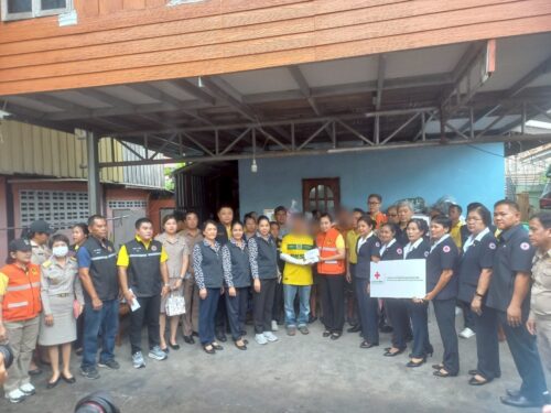 ร่วมลงพื้นที่เยี่ยมเยียนให้กำลังใจ และหารือแนวทางการให้ความช่วยเหลือ พร้อมมอบถุงยังชีพและสิ่งของเครื่องอุปโภคบริโภค ให้กับผู้ประสบอัคคีภัย