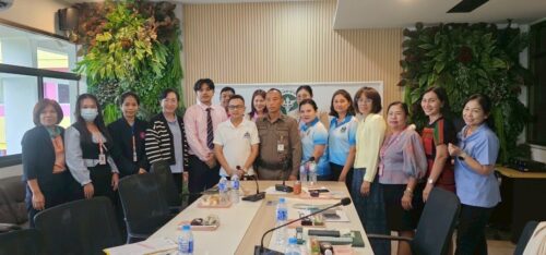 ร่วมประชุมทีมสหวิชาชีพ เพื่อวางแผนและหาแนวทางการให้ความช่วยเหลือผู้ประสบปัญความรุนแรงในครอบครัว
