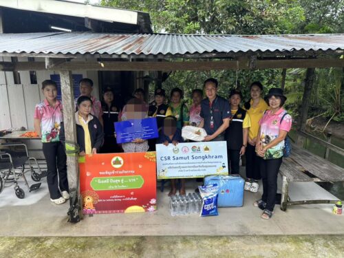ร่วมมอบป้ายโครงการปรับสภาพแวดล้อมและสิ่งอำนวยความสะดวกของผู้สูงอายุให้เหมาะสมและปลอดภัย