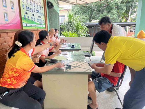 นำส่งตัวผู้สูงอายุซึ่งอยู่ในสภาวะยากลำบาก ไม่มีที่อยู่อาศัย ไม่มีญาติหรือผู้รับอุปการะ ณ สถานคุ้มครองคนไร้พี่พึ่งกุ่มสะแก จังหวัดเพชรบุรี