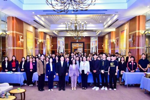 ร่วมการอบรมพัฒนาศักยภาพบุคลากรเพื่อป้องกันและแก้ไขปัญหาความรุนแรงในครอบครัว รุ่นที่ 3