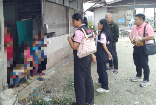 ร่วมลงพื้นที่เยี่ยมบ้านผู้ประสบปัญหาทางสังคมในตำบลแม่กลอง