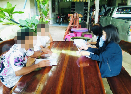 ลงพื้นที่เยี่ยมบ้านนักเรียนทุนพระราชทานเพื่อการศึกษาสงเคราะห์